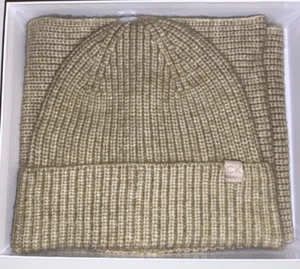 Calvin Klein Women's Beige Color Soft Fuzzy 2 Pc Scarf & Hat Set New in Gift Box - Picture 1 of 4