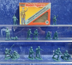 AIRFIX 1981 Model Figures 1/32 German Paratroopers Lot of 14 Figures 51567 - Picture 1 of 11