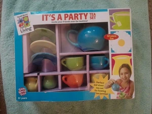 New Small World Toys Living It's A Party Porcelain 12 Piece Miniature Tea Set - Picture 1 of 11