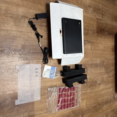 CTL Google Chromebook J4+ - Image 1 of 4