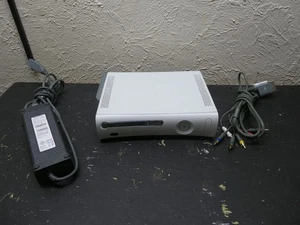 Microsoft Xbox 360 Console Originale 60GB HDD CON cavi - Foto 1 di 7