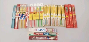 Spazzolini da denti vintage lotto di 20 marche assortite Soft Medium Colgate Pepsodent nuovi - Foto 1 di 4