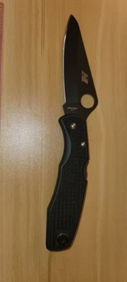 Cuchillo plegable Spyderco Pacific Salt Lockback, hoja negra lisa de acero H1, negro Foto 1 de 4
