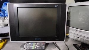 Sylvania LD155SC8 HDTV DVD Combo 15" FlatscreenTV W/Remote TESTED & WORKS - Picture 1 of 14