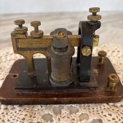 ANTIQUE TELEGRAPH SOUNDER 4 OHMS MORSE CODE USA Signal Electric Mfg. Co Michigan - Image 1 of 4