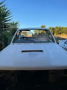 Forward Facing Bonnet Scoop 4WD Fibreglass - Picture 1 of 6