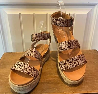 Sandalias de plataforma con correa al tobillo y estampado animal 10M Foto 1 de 3