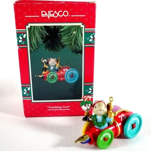 Adorno de Navidad vintage 1994 acabado Enesco primer ratón corredor - Imagen 1 de 7