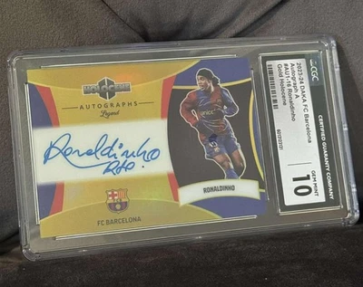Ronaldinho 2023-24 DAKA GC BARCELONA AUTO /15 GOLD HOLOCENE CGC10 - Bild 1 von 3