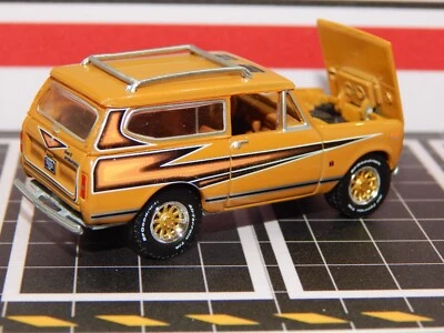 '77 IH Scout II 4X4 techo rígido V8 Midas dorado y relámpago diorama 1/64 muy buen estado Foto 1 de 4