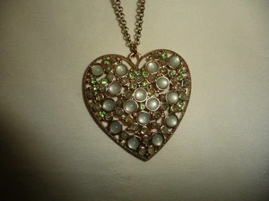 PENDANT LRG FILIGREE HEART W OPELECSENT LAVENDER & GREEN STONE NECKLACE #22/20 - Picture 1 of 5