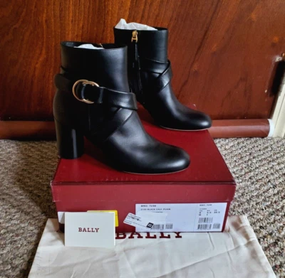 NUEVO EN CAJA Botas Bally Bree 75 Negras Cuero Liso Hebilla Tacón Bloque al Tobillo talla 38.5 Foto 1 de 4