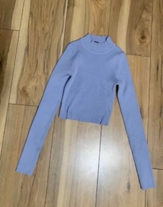 Cuello alto azul con manga larga y material acanalado - Imagen 1 de 3