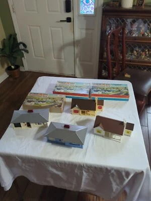 Vtg Ranch House #1852-179 X2 & New England Ranch 2x Bachmann O-S Plasticville - Image 1 of 4