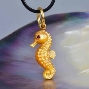 Seahorse Pendant Carved Mother-of-Pearl & Gold Vermeil on Sterling Silver 3.48 g - Picture 1 of 14