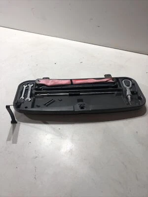 KIT HERRAMIENTAS EMERGENCIA SEGURIDAD BMW SERIE 7 E65 E66 2002-2008 7506960 SIN PRIMER ANUNCIO Foto 1 de 4