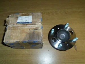 Mozzo ruota posteriore Ford Fiesta VI MK6 NOS Ford OEM 1699196 (836) - Foto 1 di 3