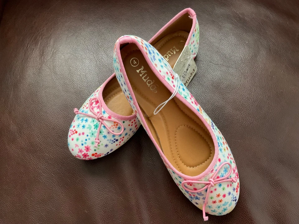 Nuevo Zapato Mudd Informal Rosa Floral Tejido Estilo Ballet Sin Cordones NIÑAS Talla 4 Nuevo con Etiquetas Foto 1 de 4