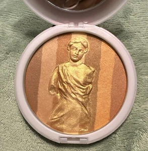 Signature Club A Venus De Milo Pro-Niacin Bronzing Powder 1oz RARE NOS DISCONTUD - Picture 1 of 3