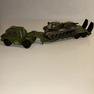 Camión Matchbox Super-Kings K-106 BATTLE-KING y cargador bajo con tanque K-102 M48 A2.  Foto 1 de 4