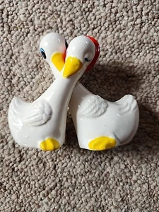 Japan Duck Goose Salt & Pepper Shakers Kitschy Anthropomorphic Hugging Vtg - Picture 1 of 7