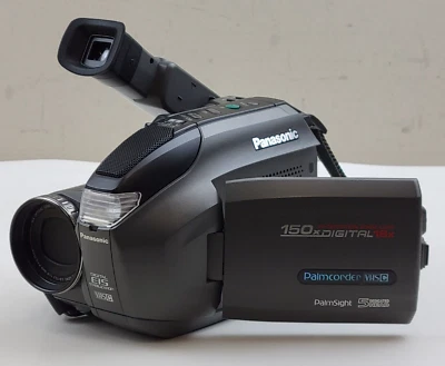 Panasonic PV-L680D Palmcorder VHS-C Camcorder Video Camera - FOR PARTS / REPAIR - Image 1 of 4