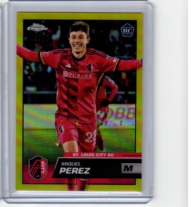 2023 Topps Chrome MLS Miguel Pérez Gold Refractor/50 Rookie St. Louis City SC - Imagen 1 de 2
