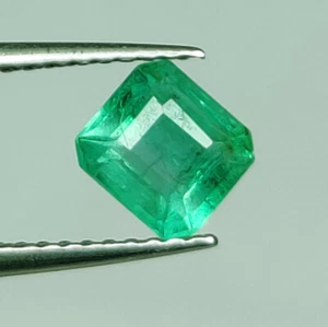 0.85 CT - Natural Emerald Square Cut Good Luster Green Gem Zambian - 2672 - Picture 1 of 2