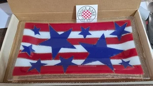 PEGGY KARR VIDRIO FUNDIDO ESTRELLAS Y RAYAS PLACA 16"" RECTÁNGULO 2000 FIRMADO - Imagen 1 de 5