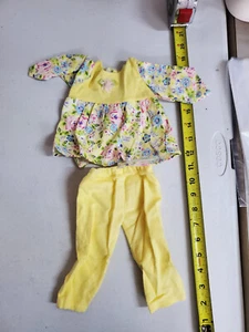 18" Puppenkleidung 2 Stück gelb Blumen Flanell Pyjama passt American Girl (DC35) - Bild 1 von 2