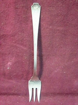 Garfo de coquetel gravado Sterling Durgin FAIRFAX 5 1/2" 17g mono JKP   - Imagem 1 de 4