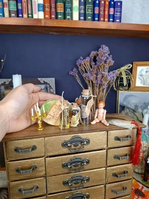 Muebles para muñecas de estilo vintage — armario para muñecas Blythe, Pullip y similares Foto 1 de 4