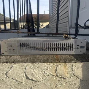 UREI / MODEL 537 GRAPHIC EQUALIZER - Picture 1 of 6