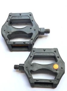 Pedales de plataforma planos de 1/2" pulgadas manivela bicicleta BMX de plástico negro ancho 100 mm - Imagen 1 de 2