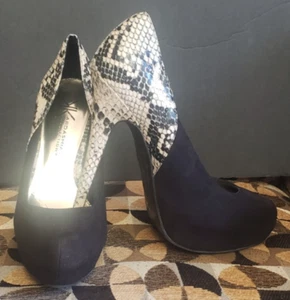 KARDASHIAN KOLLECTION Sexy Snake Print Pumps Stiletto Platform Heels Size 7M - Picture 1 of 7