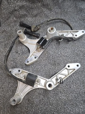 2005 Suzuki VStrom DL1000 Ignition Coil Plugs Packs Resistor Engine Mounts Foto 1 de 3