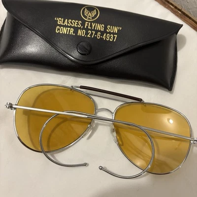 Gafas de sol amarillas estilo aviador con estuche Foto 1 de 4