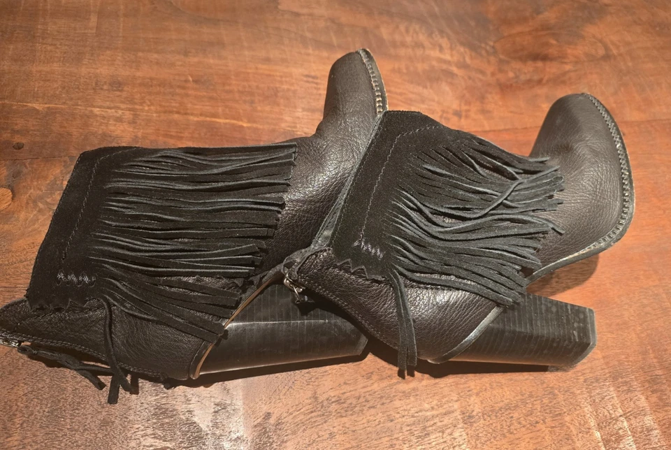 Mujer Cuero Foto 1 de 4