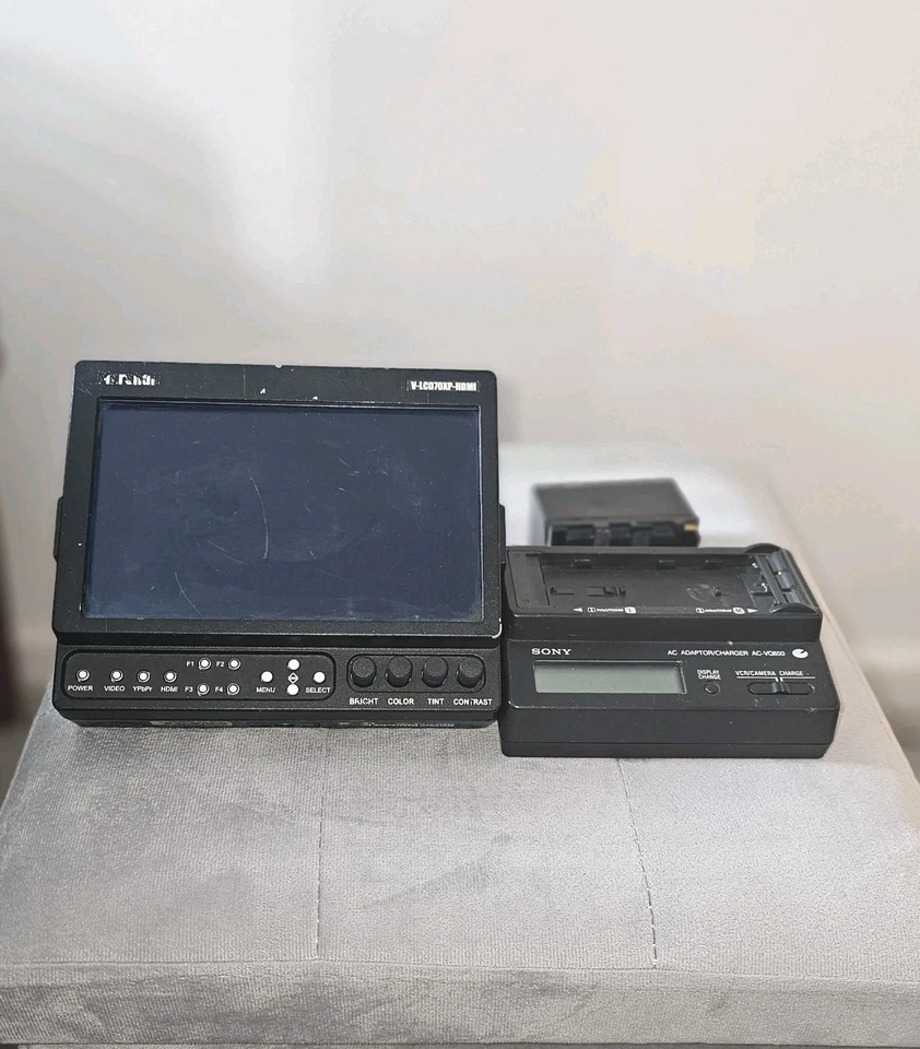 Marshall V-LCD70XP 7" HDMI SDI Pro Camera Monitor - Image 1 of 2