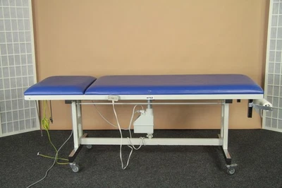 Behandlungsliege Untersuchungsliege AGA elektisch verstellbar fahrbar #9752 - Bild 1 von 4