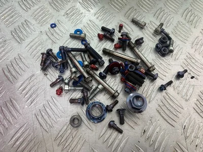 TUERCAS Y PERNOS SUZUKI GSXR 750 2008-2010 K8 K9 L0 B10 (CMB1236) Foto 1 de 4