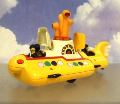 SUPERB CORGI CLASSICS DIECAST BEATLES YELLOW SUBMARINE OPENING HATCHES CC05401 - Image 1 of 4