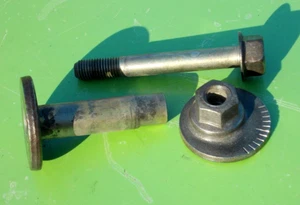 JUEGO DE PERNOS BRAZO DE CONTROL INFERIOR TRASERO TOYOTA COROLLA 84-88 90105-10052 OEM CAMRY CORSA - Imagen 1 de 8