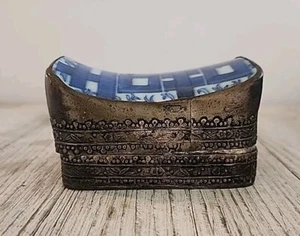 Scatola di metallo vintage antica cinese blu piastrella bianca porcellana - Foto 1 di 6