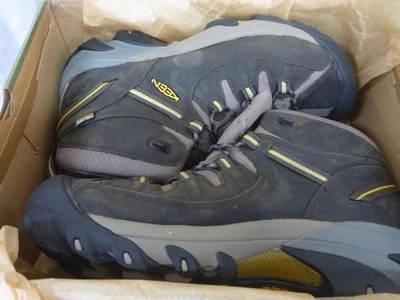 NUEVO EN CAJA Bota Keen 1002375 Targheell Mid WP Negra Oliva/Amarilla Para Hombre Talla 14 Foto 1 de 4