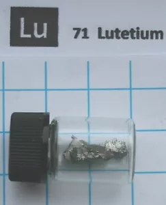 1 gram 99.95% Lutetium metal pieces in glass vial element 71 sample - Foto 1 di 3