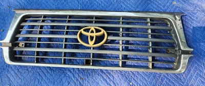 Toyota Land Cruiser 1995-1998 serie 80 FJ80 FJZ80 rejilla radiador 53101-60130 Foto 1 de 4