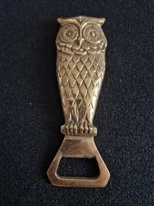 Abridor de botellas de cerveza de búho tallado de latón macizo vintage de los años 70 decoración artística O - Imagen 1 de 8