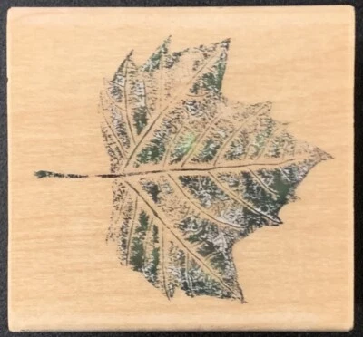 Резиновый штамп Rubber Stampede Small Maple Leaf - Изображение 1 из 4