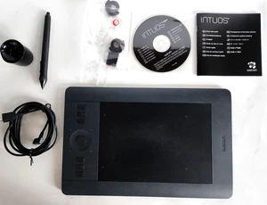 Wacom Intuos Pro Pen & Tablet Small - Używany w oryginalnym pudełku PTH-451 - Zdjęcie 1 z 7